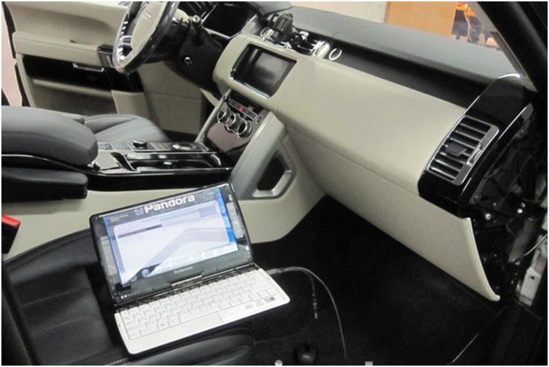 Ноутбук в кабине автомобиля