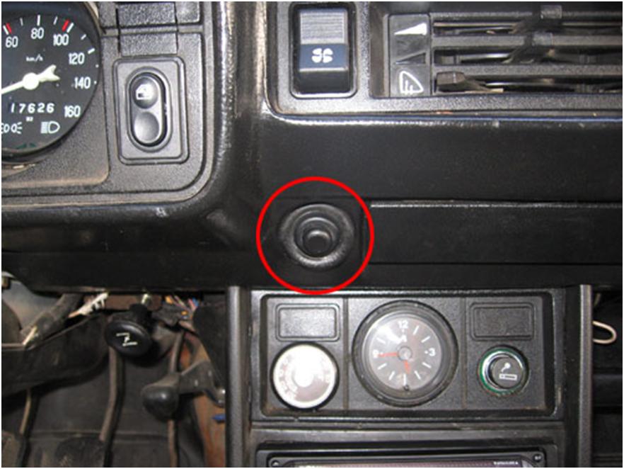 Дополнительная кнопка на приборной доске авто