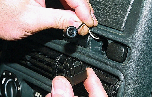 Расположение секретной кнопки в авто